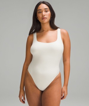 Body Lululemon Wundermost Ultra-Soft Nulu Square-Neck Sin Manga Mujer Beige Chile | 958SDBGQU