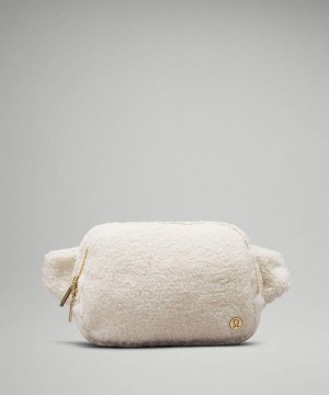 Riñonera Lululemon Everywhere Large 2L Fleece Hombre Blancas Doradas Chile | 109WENAGT
