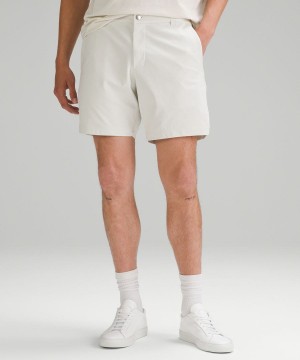 Short Lululemon Commission Classic-Fit 7" Warpstreme Hombre Beige Chile | 623IMSDAN