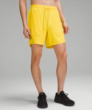 Short Lululemon License to Train Linerless 7" Pique Hombre Amarillo Chile | 793EDSLRH