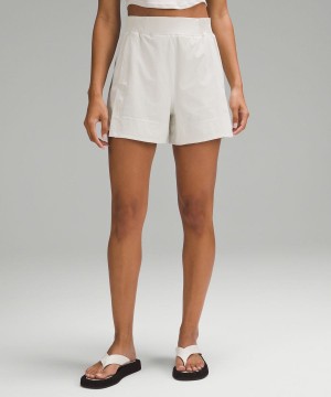 Short Lululemon Stretch Woven Relaxed-Fit High-Rise 4" Mujer Beige Chile | 957POKCJF