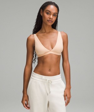 Sujetador Deportivo Lululemon Wundermost Ultra-Soft Nulu Triangle Bralette A–D Cups Mujer Beige Chile | 417AXSNWT