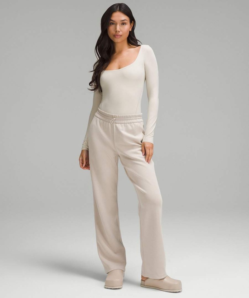 Body Lululemon Wundermost Ultra-Soft Nulu Square-Neck Long-Sleeve Mujer Beige Chile | 248VGFQBY