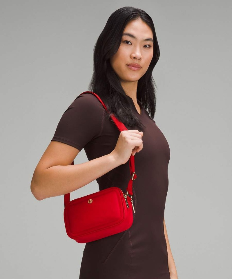 Bolsas Hombro Lululemon Lunar New Year Camera 2L Mujer Rojas Oscuro Doradas Chile | 641VPNUAJ