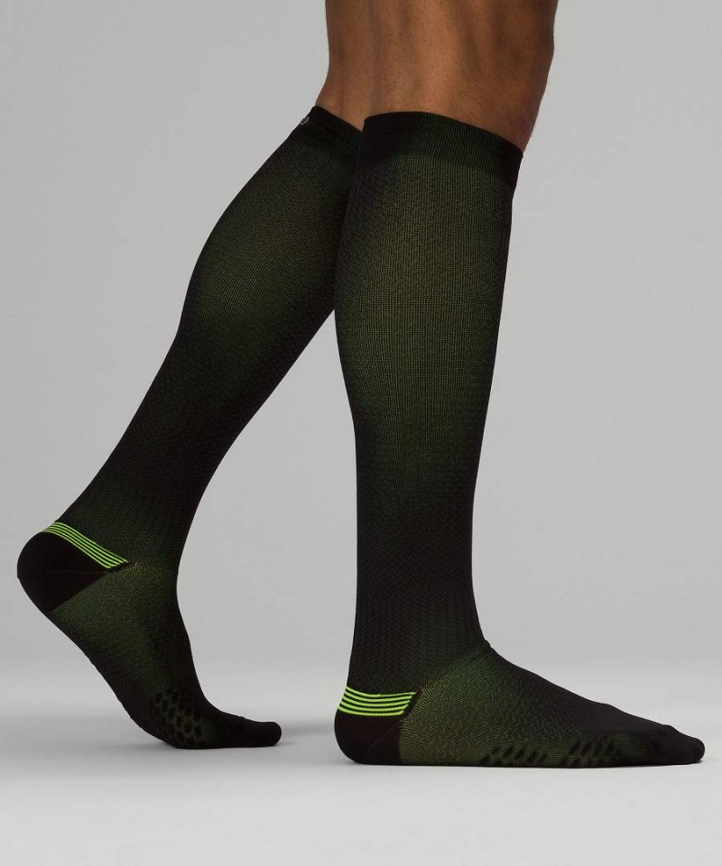 Calcetines Lululemon MicroPillow Compression Knee-High Light Cushioning Correr Hombre Negras Amarillo Chile | 604MUPHNL