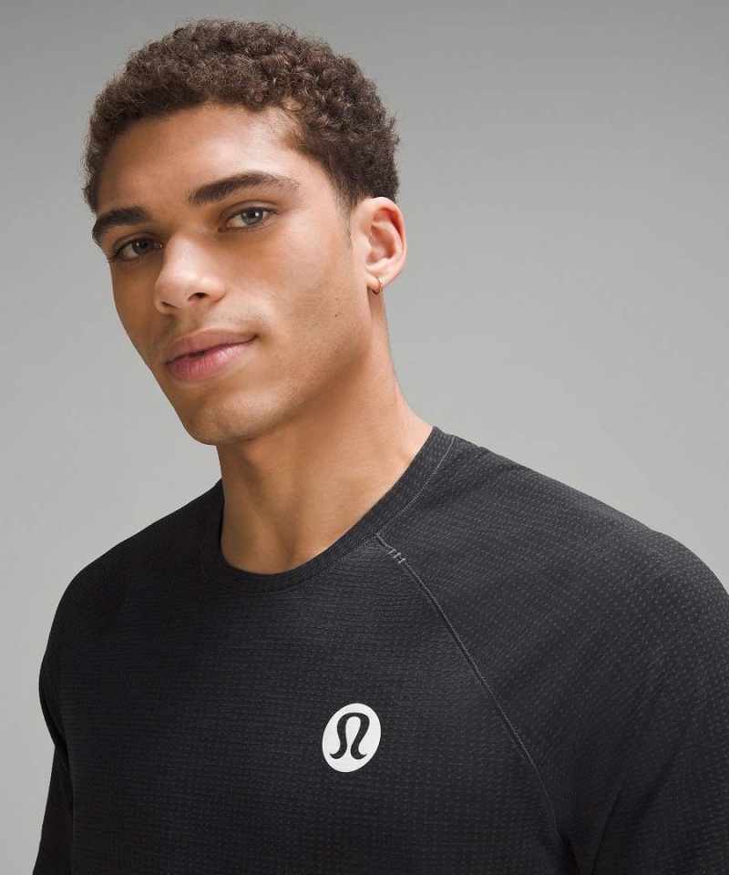 Camiseta Lululemon Metal Vent Tech Corta-Sleeve Logo Hombre Gris Oscuro Negras Chile | 718OSQTWL