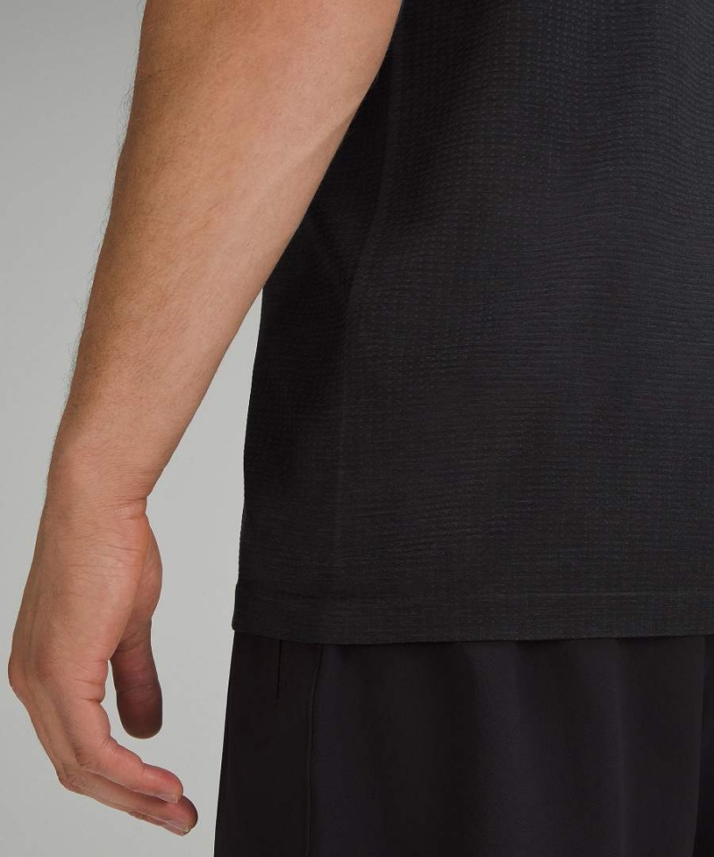 Camiseta Lululemon Metal Vent Tech Corta-Sleeve Logo Hombre Gris Oscuro Negras Chile | 718OSQTWL