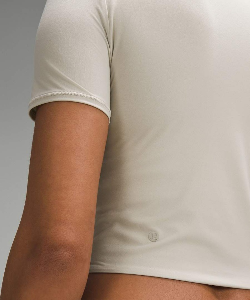 Camiseta Lululemon Wundermost Ultra-Soft Nulu Crewneck Cropped Mujer Beige Chile | 582MHQYWG