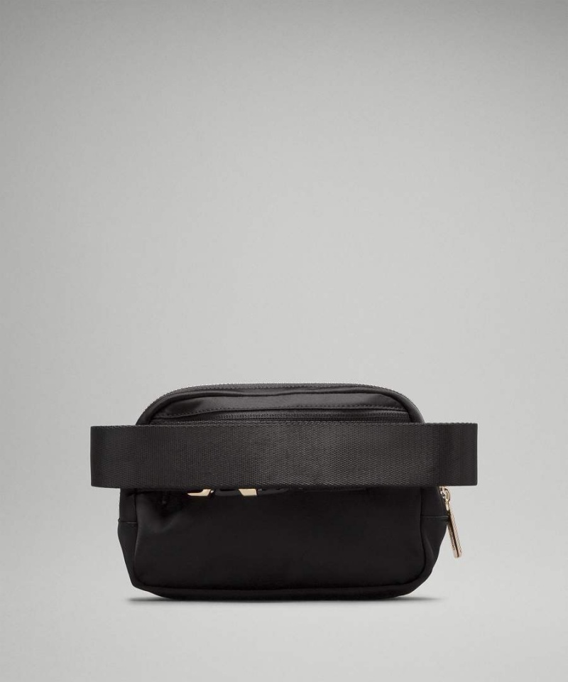 Riñonera Lululemon Everywhere 1L Metal Hardware Mujer Negras Doradas Chile | 236MDARSV