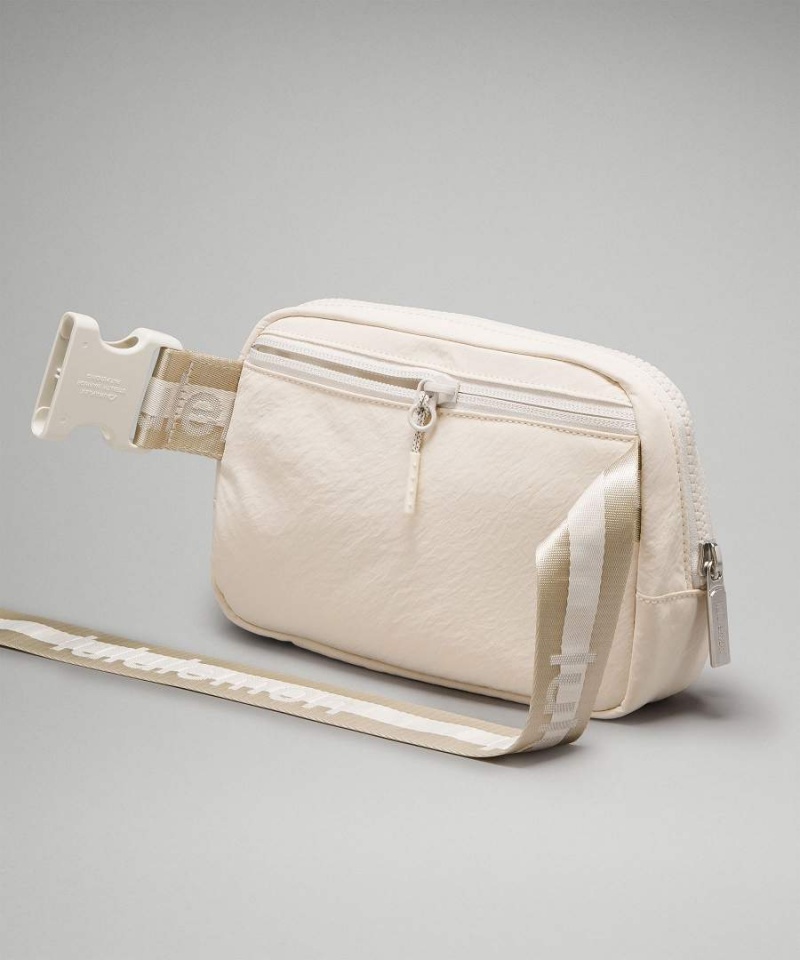 Riñonera Lululemon Everywhere 1L Wordmark Mujer Blancas Beige Blancas Chile | 817WBYMCR