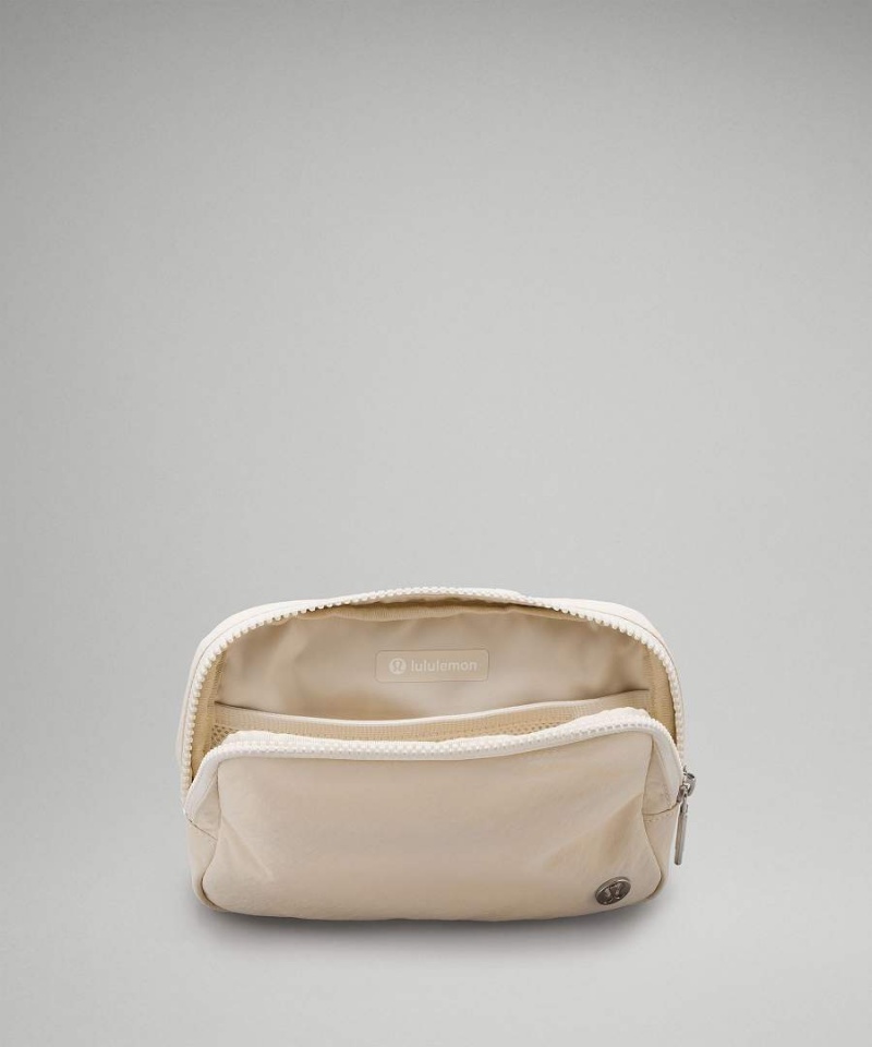 Riñonera Lululemon Everywhere 1L Wordmark Mujer Blancas Beige Blancas Chile | 817WBYMCR