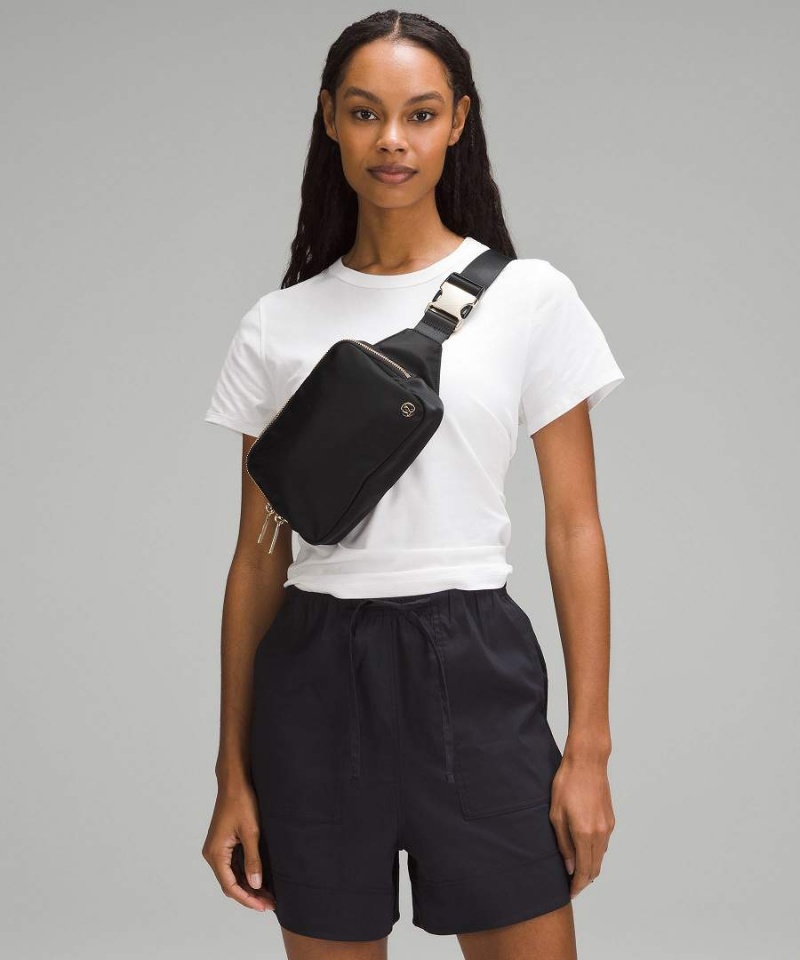Riñonera Lululemon Everywhere Large 2L Metal Hardware Hombre Negras Doradas Chile | 451AMZDWJ