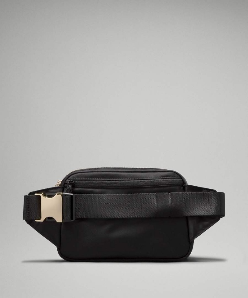 Riñonera Lululemon Everywhere Large 2L Metal Hardware Hombre Negras Doradas Chile | 451AMZDWJ