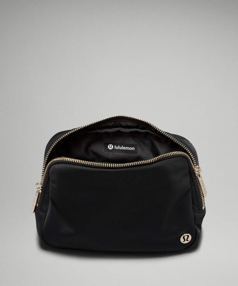 Riñonera Lululemon Everywhere Large 2L Metal Hardware Hombre Negras Doradas Chile | 451AMZDWJ