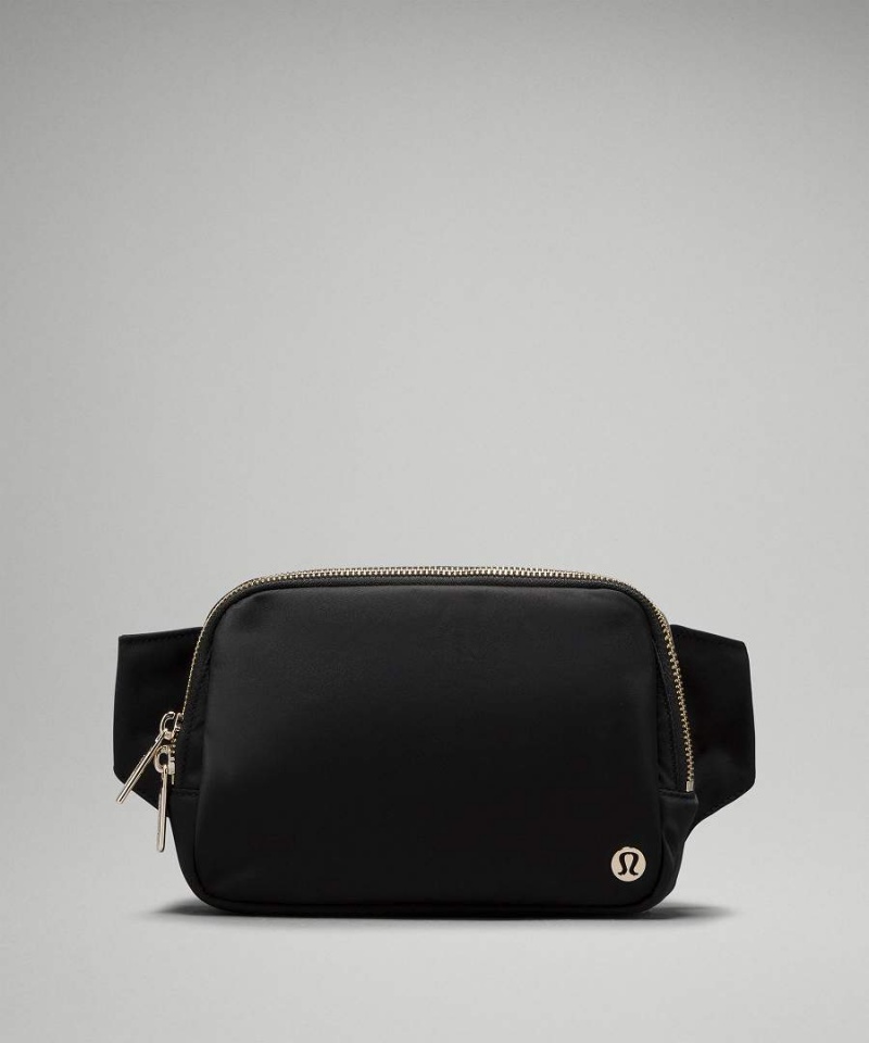 Riñonera Lululemon Everywhere Large 2L Metal Hardware Hombre Negras Doradas Chile | 451AMZDWJ