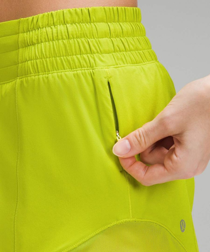 Short Lululemon Hotty Hot High-Rise Forro 2.5