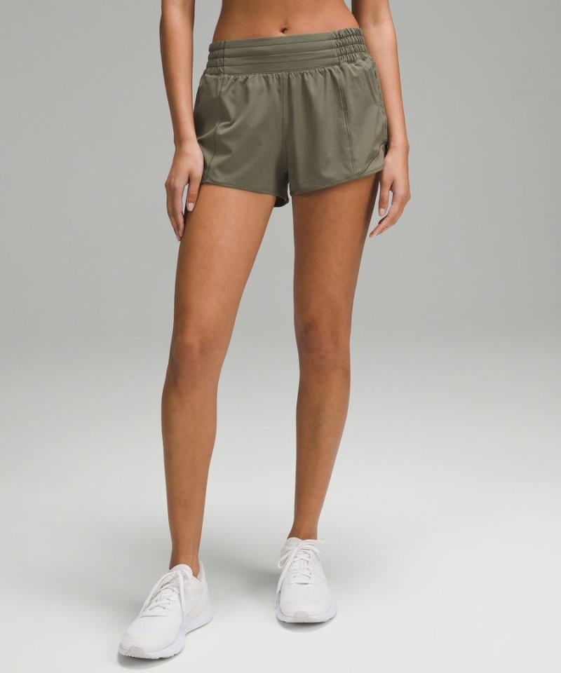 Short Lululemon Hotty Hot High-Rise Forro 2.5\