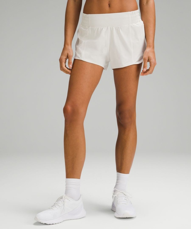 Short Lululemon Hotty Hot High-Rise Forro 2.5\