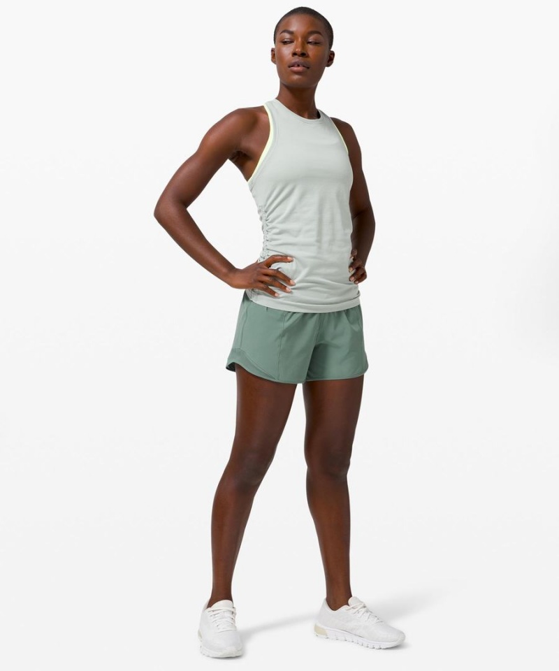 Short Lululemon Hotty Hot High-Rise Forro 2.5