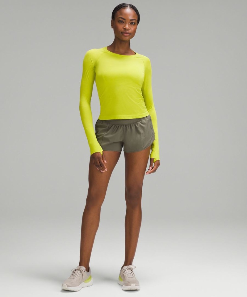 Short Lululemon Hotty Hot Low-Rise Forro 2.5