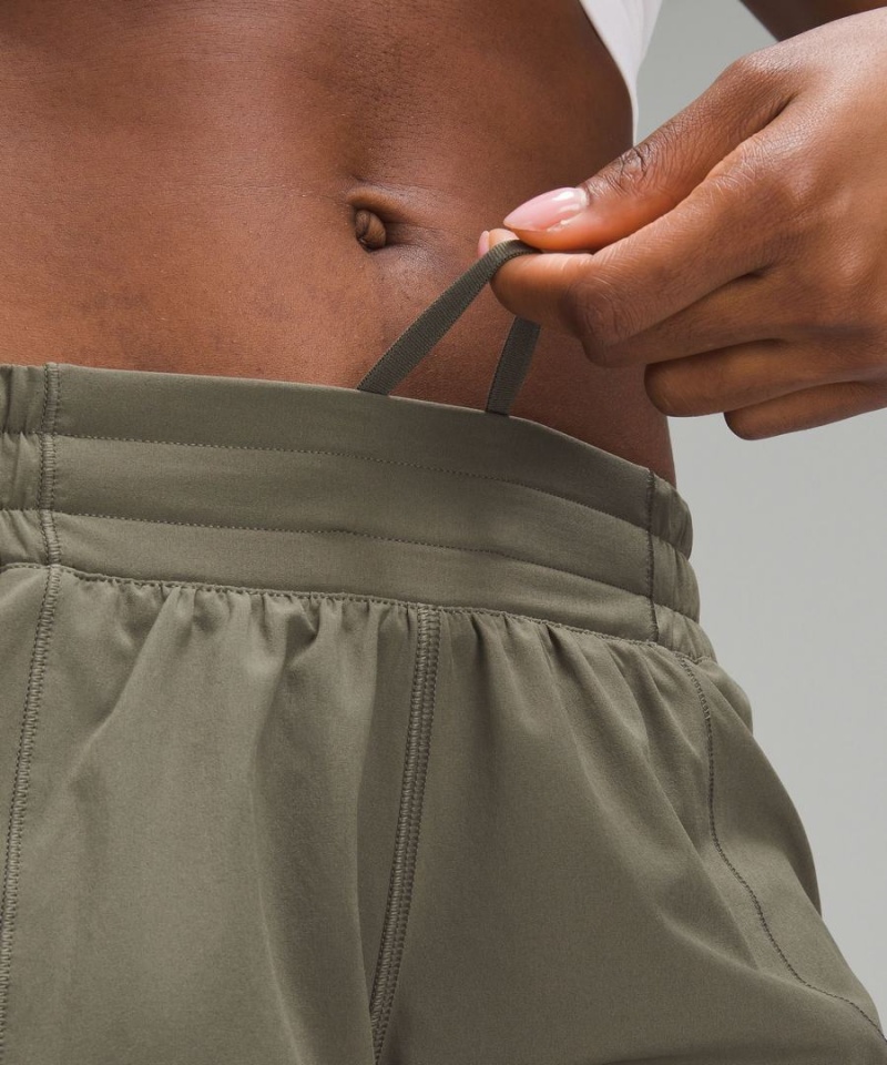 Short Lululemon Hotty Hot Low-Rise Forro 2.5