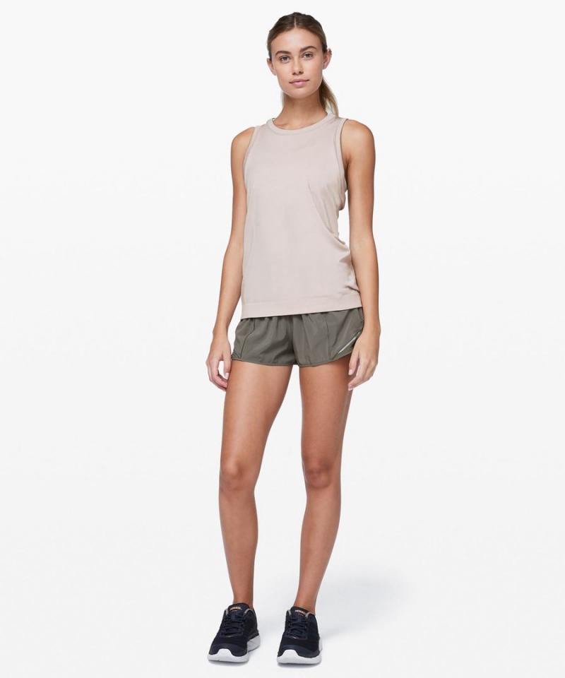 Short Lululemon Hotty Hot Low-Rise Forro 2.5