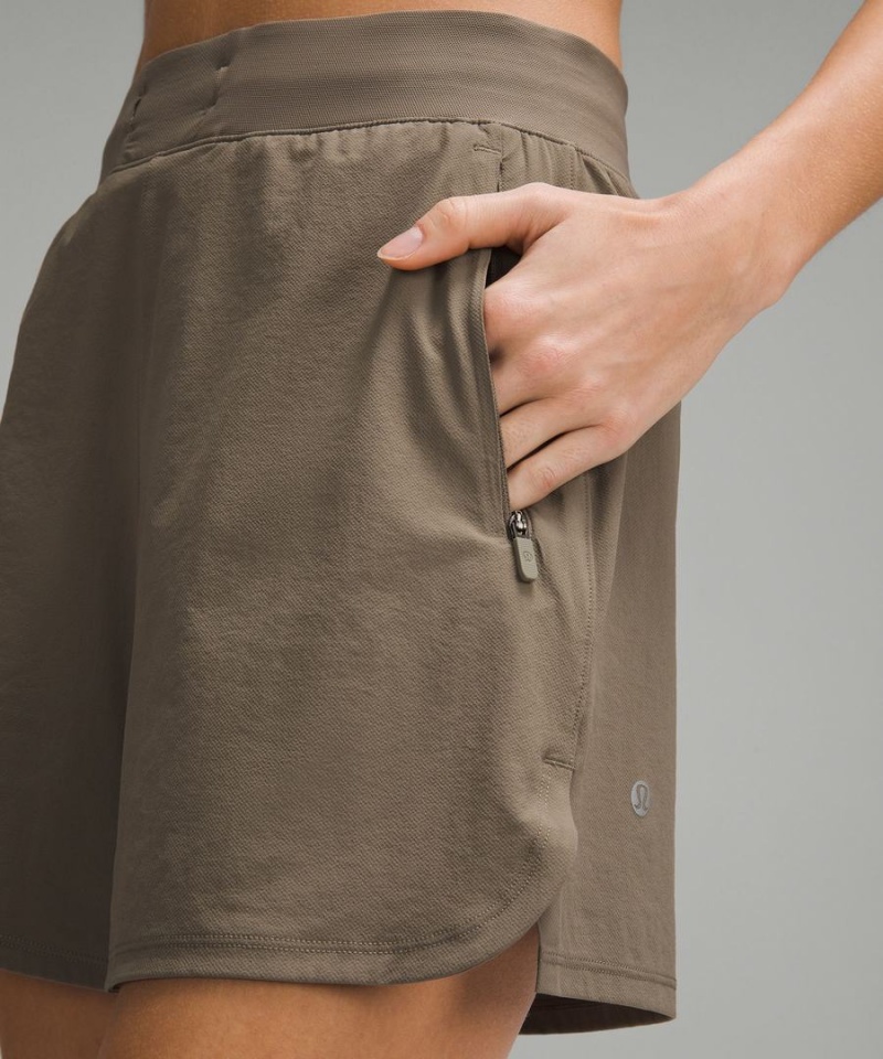 Short Lululemon License to Train High-Rise 4