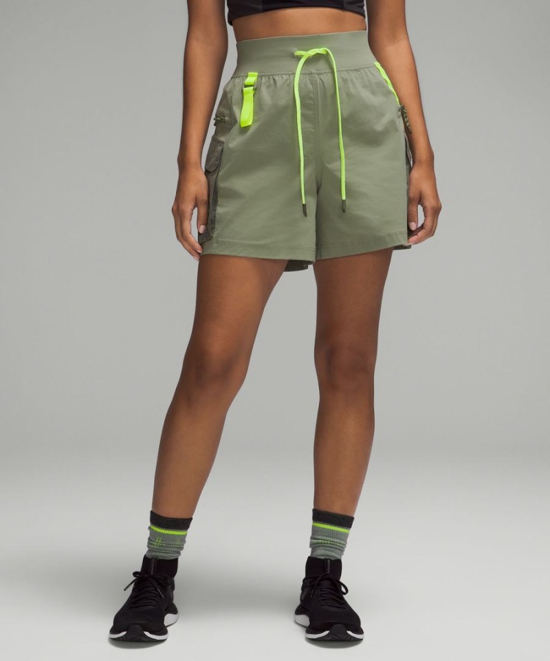 Short Lululemon Multi-Pocket Cargo High-Rise 5\