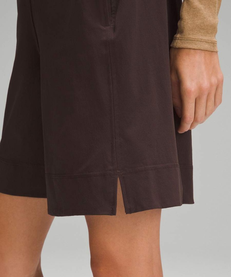 Short Lululemon Stretch Woven Mid-Rise Bermuda 9