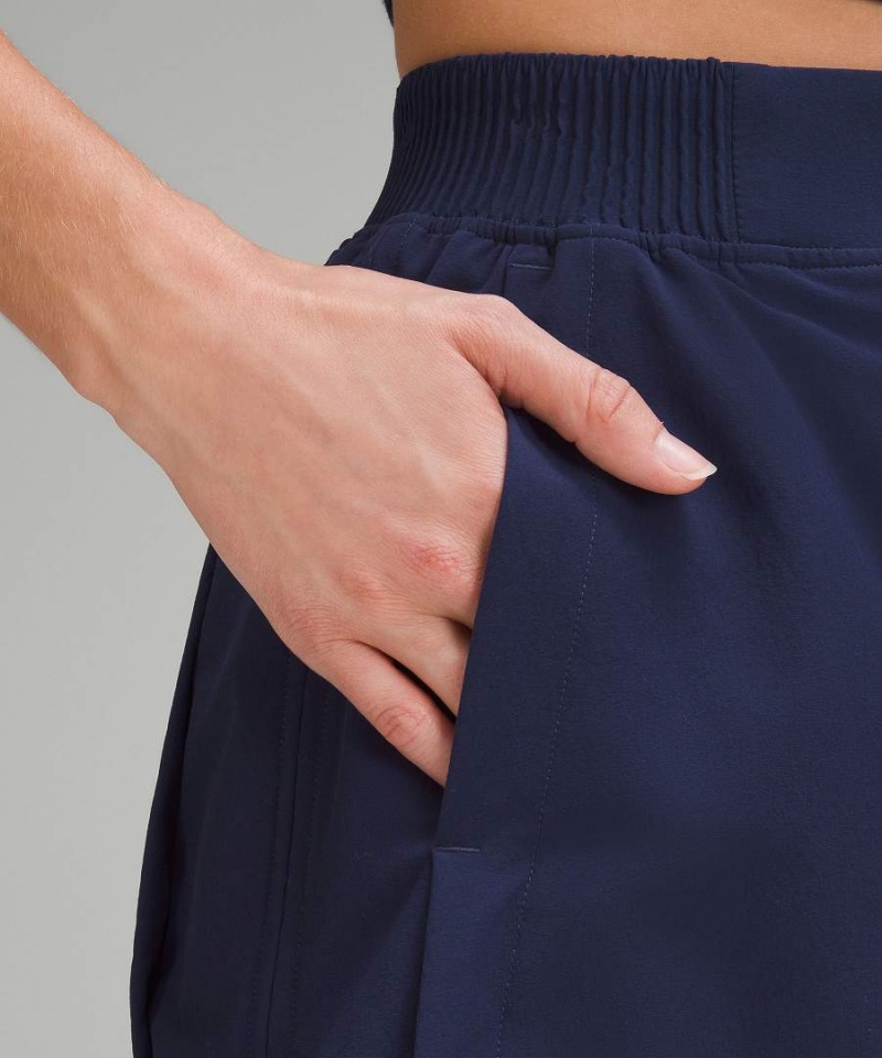 Short Lululemon Stretch Woven Relaxed-Fit High-Rise 4