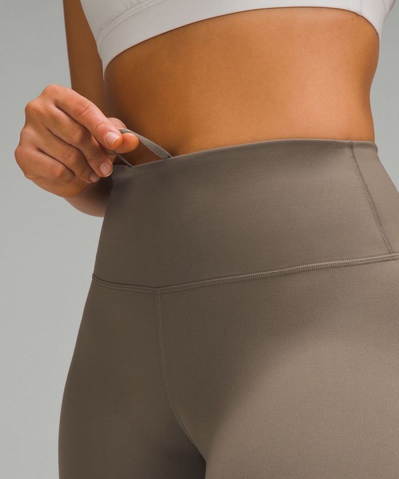 Short Lululemon Wunder Train Contour Fit High-Rise 6