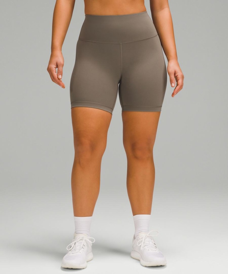 Short Lululemon Wunder Train Contour Fit High-Rise 6\